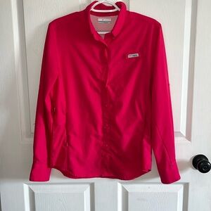 Looks red but is hot pink Columbia pfg shirt